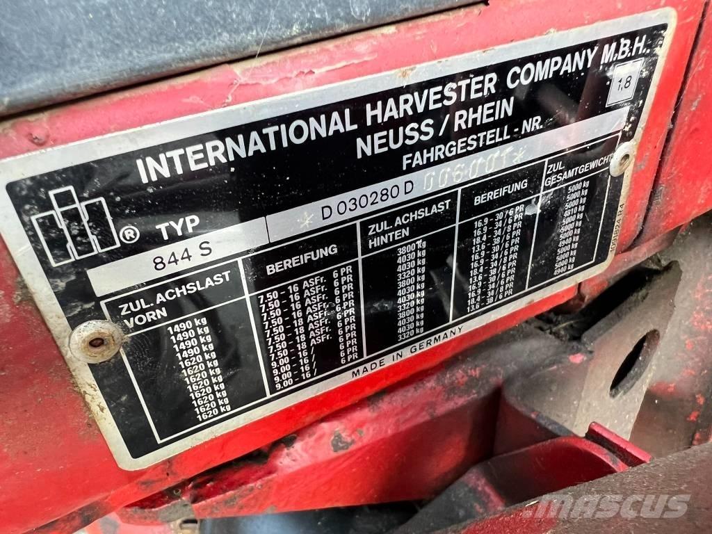 International 844 Traktorid