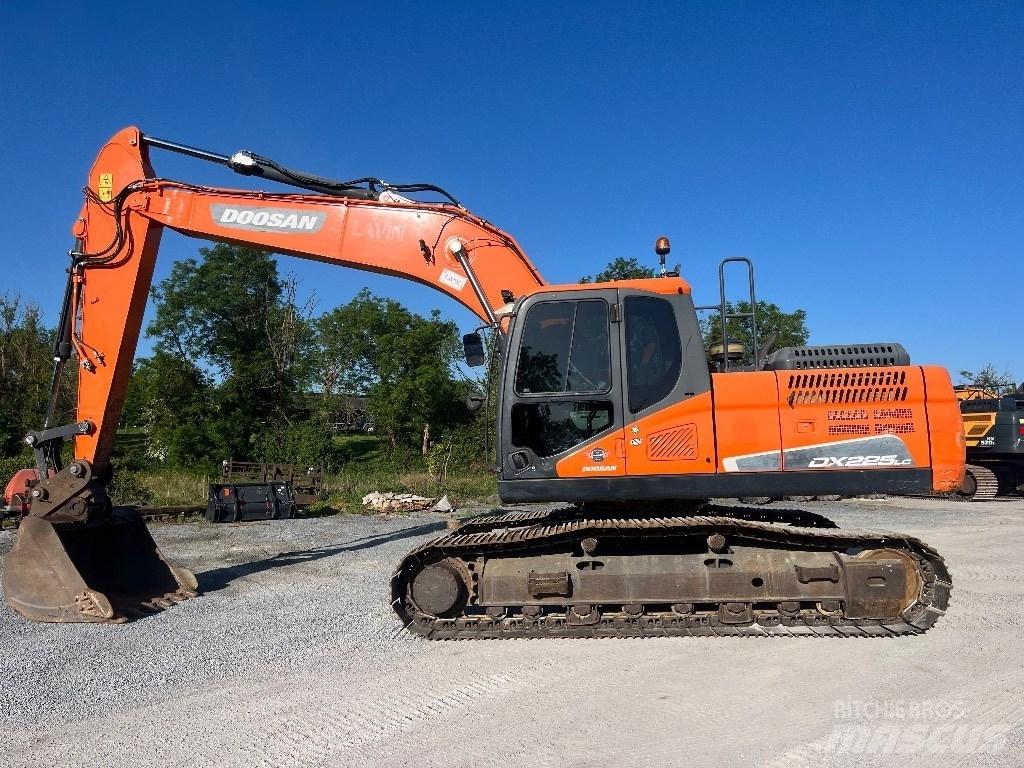 Doosan DX 225 LC-5 Roomikekskavaatorid