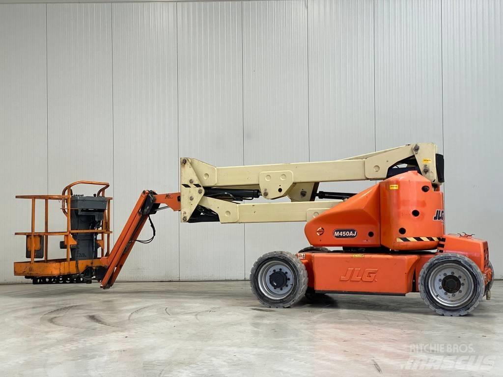 JLG M450AJ Iseliikuvad poomtõstukid