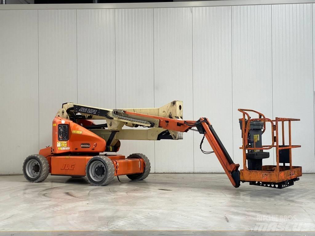 JLG M450AJ Iseliikuvad poomtõstukid