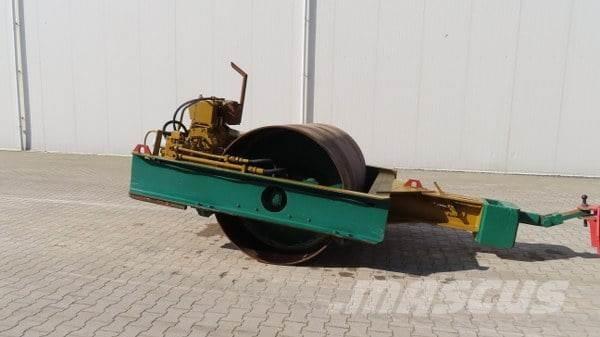 Vibromax W 501 Järelveetavad vibrorullid