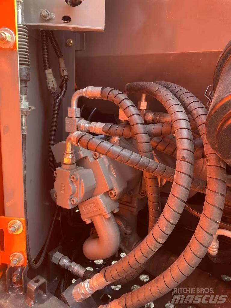 Hitachi 70-5A Roomikekskavaatorid
