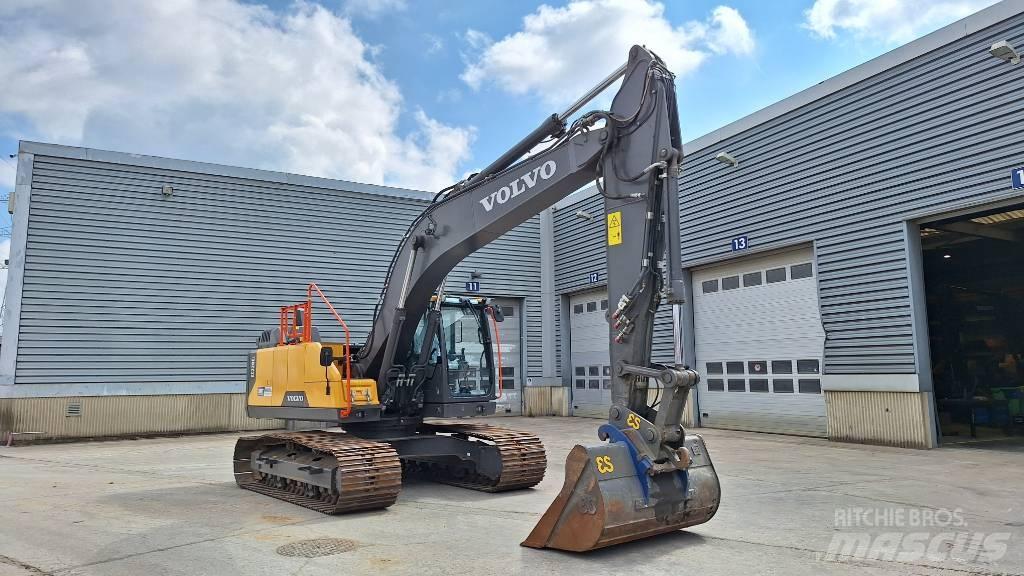 Volvo EC220E Roomikekskavaatorid