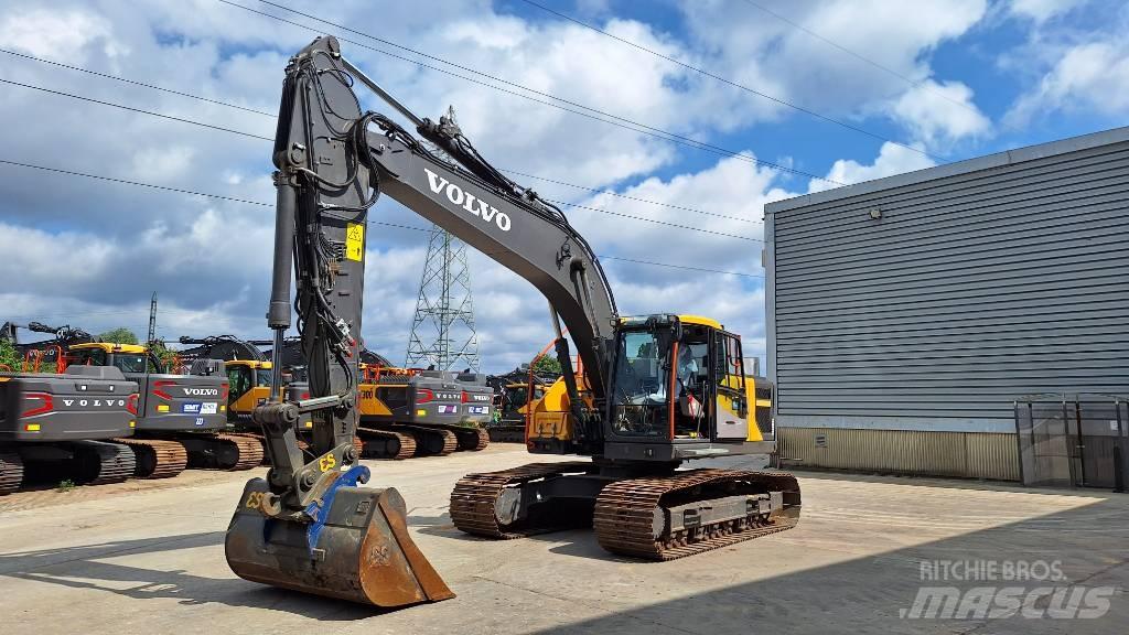Volvo EC220E Roomikekskavaatorid