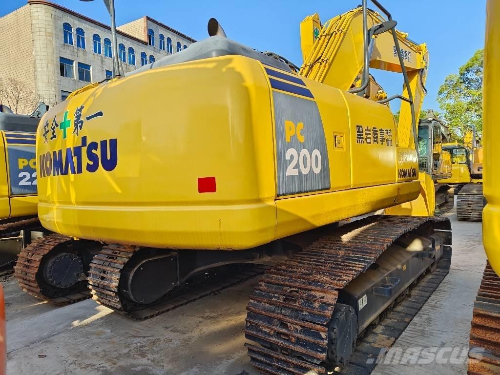 Komatsu PC 200-8 Roomikekskavaatorid