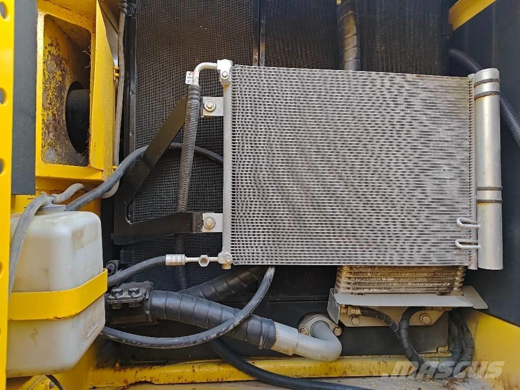 Komatsu PC 200-8 Roomikekskavaatorid