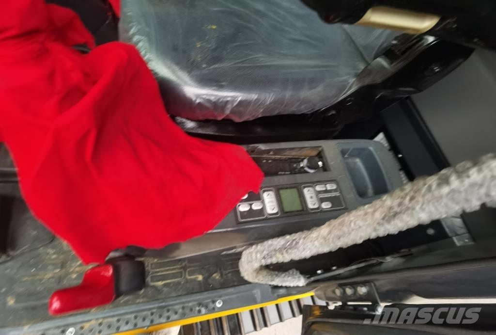 Komatsu PC 220-7 Roomikekskavaatorid