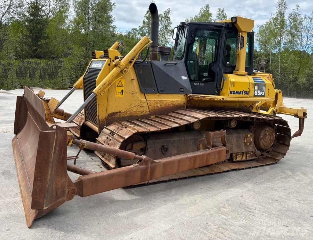Komatsu D 65 PX-15 Buldooserid