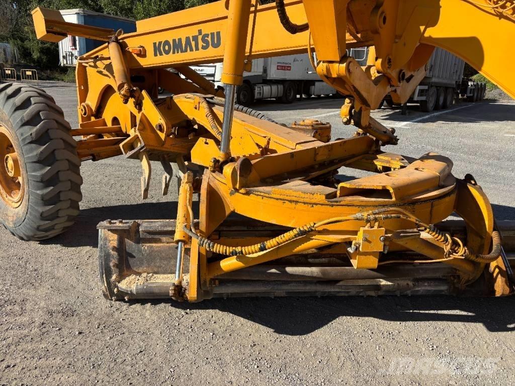 Komatsu GD 530 A Greiderid