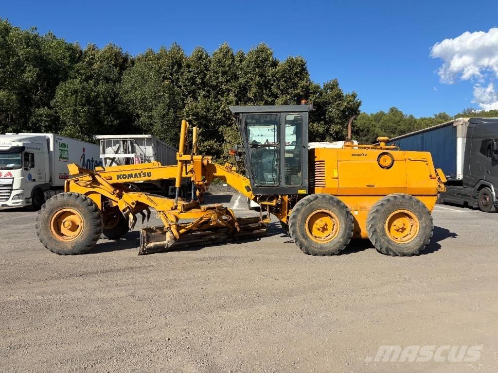 Komatsu GD 530 A Greiderid