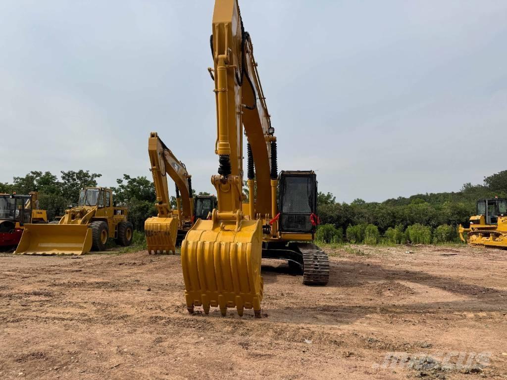 CAT 320B Roomikekskavaatorid