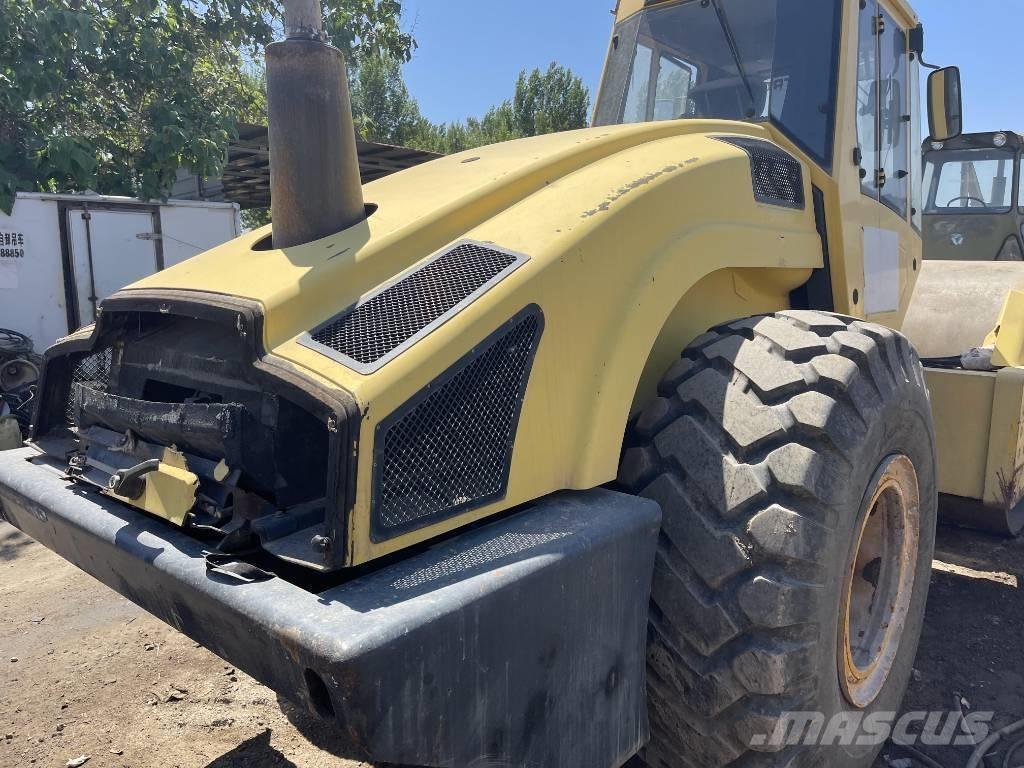 Bomag 226-4 Ühe trumliga rullid