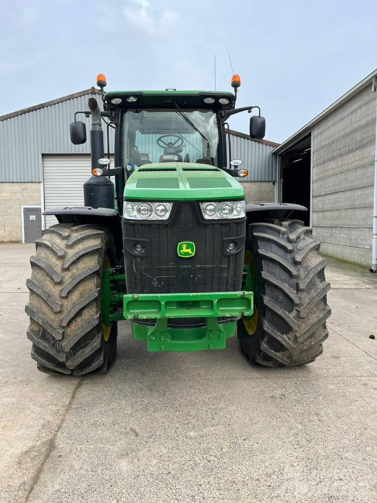 John Deere 8270 R Traktorid