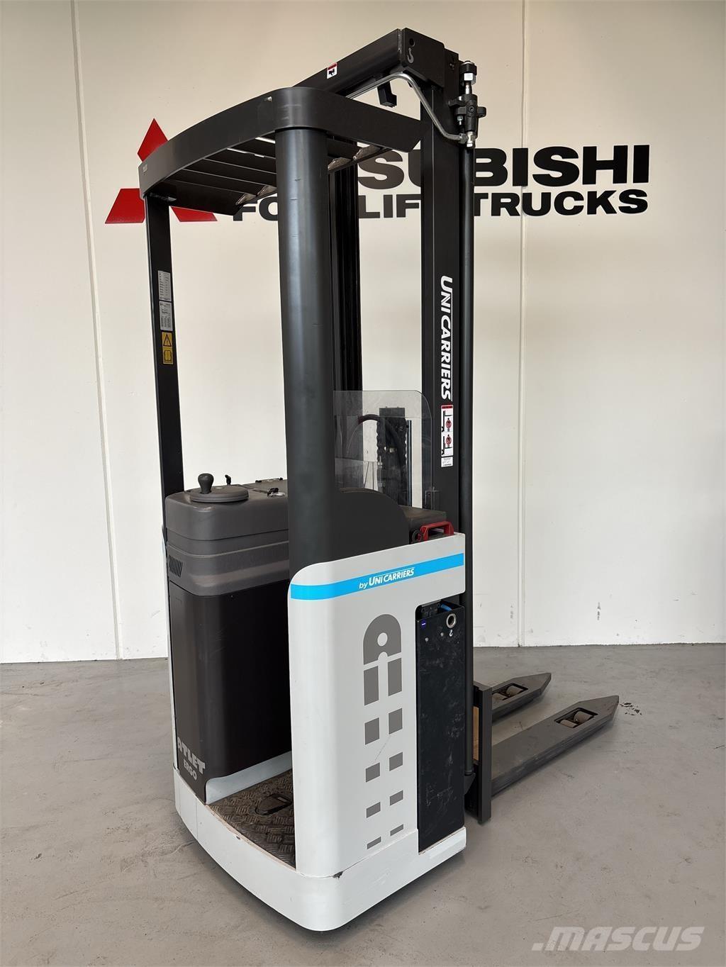 Atlet A160 Platvormiga virnastajad