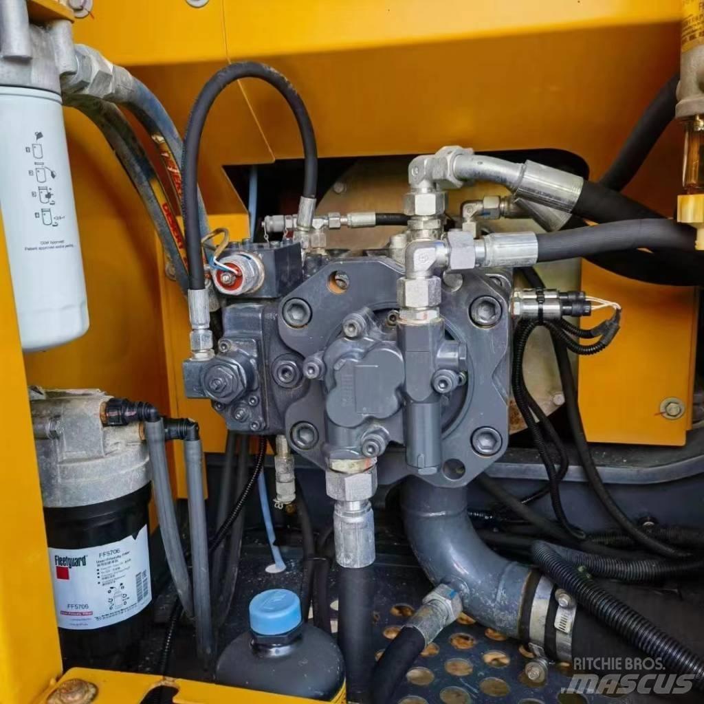 XCMG XE 135 D Roomikekskavaatorid