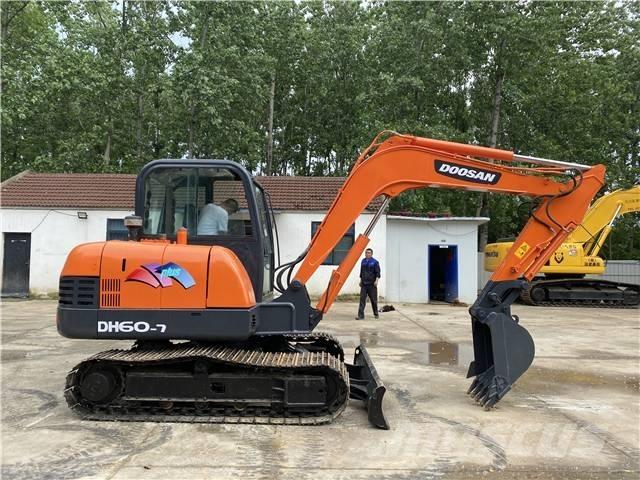 Doosan DX60 Roomikekskavaatorid
