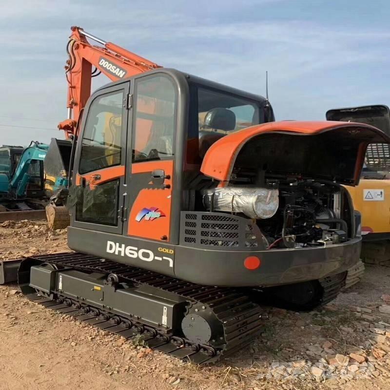 Doosan DX60 Roomikekskavaatorid
