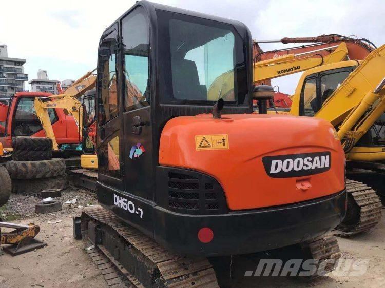Doosan DX60 Roomikekskavaatorid