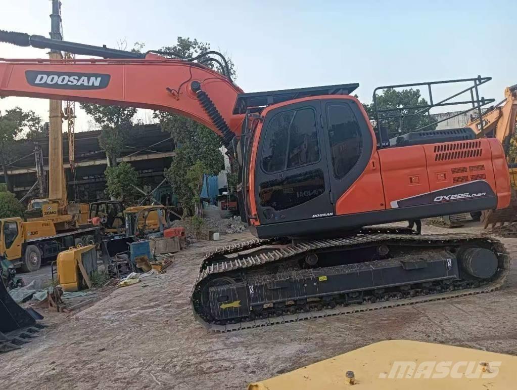 Doosan DX 225 Rataslaadurid