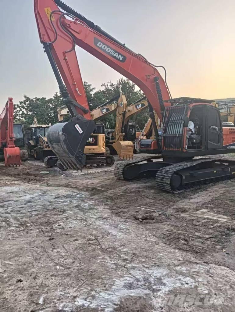 Doosan DX 225 Rataslaadurid