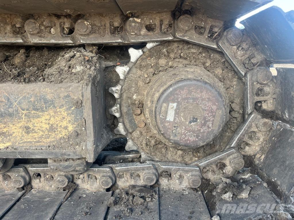JCB JS 220 LC Roomikekskavaatorid