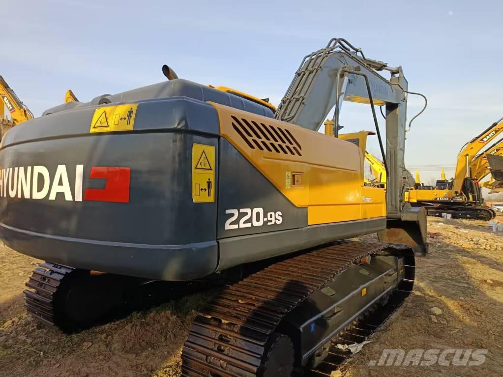 Hyundai 220-9s Roomikekskavaatorid