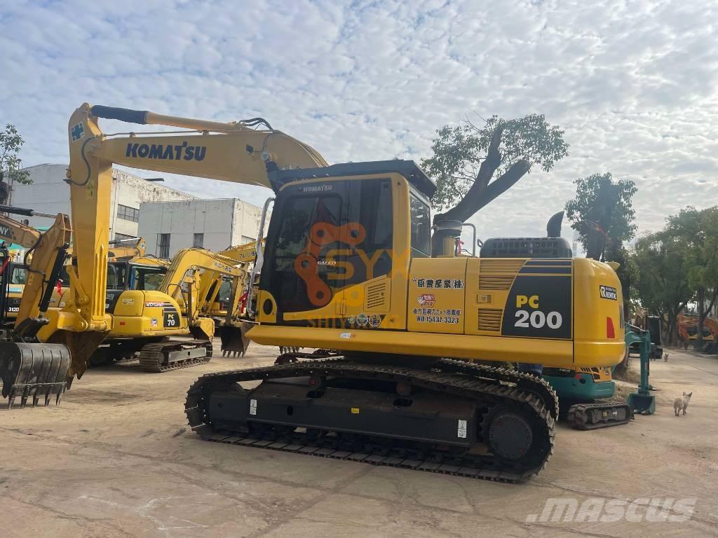 Komatsu PC 200-8 Roomikekskavaatorid