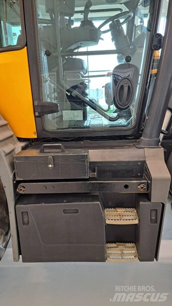 JCB Fastrac 4220 Traktorid