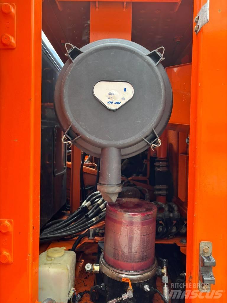 Doosan DX 225 LC-3 Roomikekskavaatorid