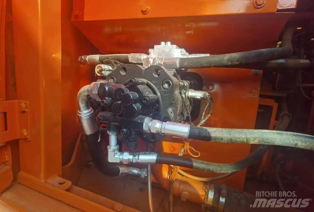 Doosan DX 140 LC Roomikekskavaatorid