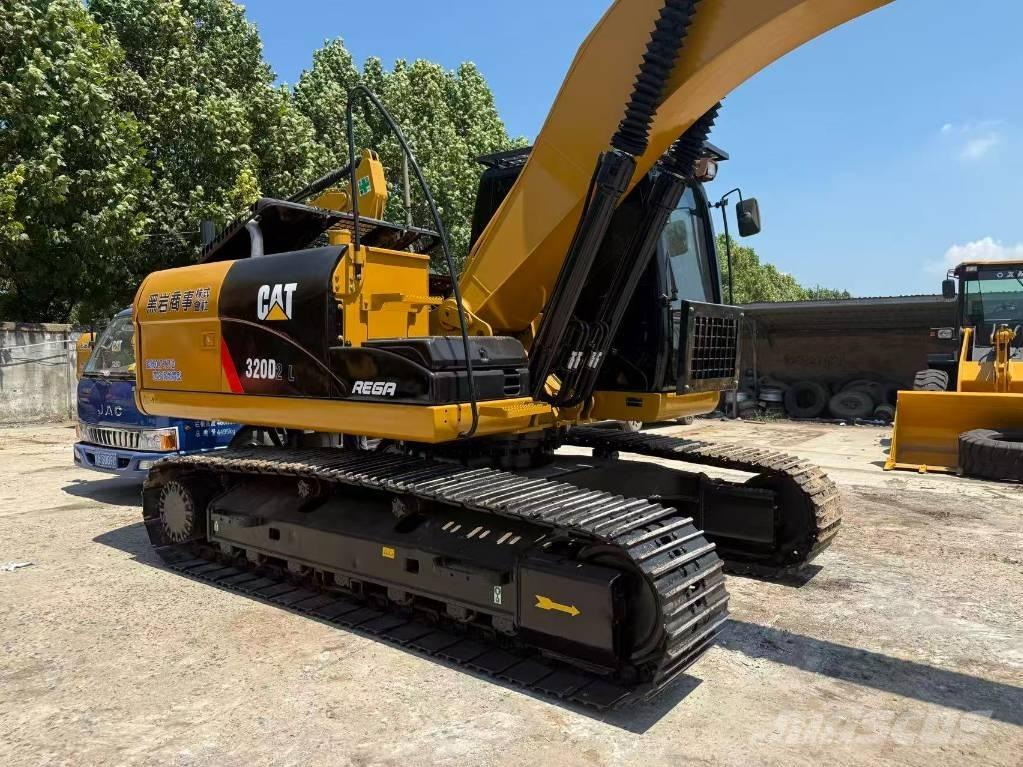 CAT 320 D Roomikekskavaatorid