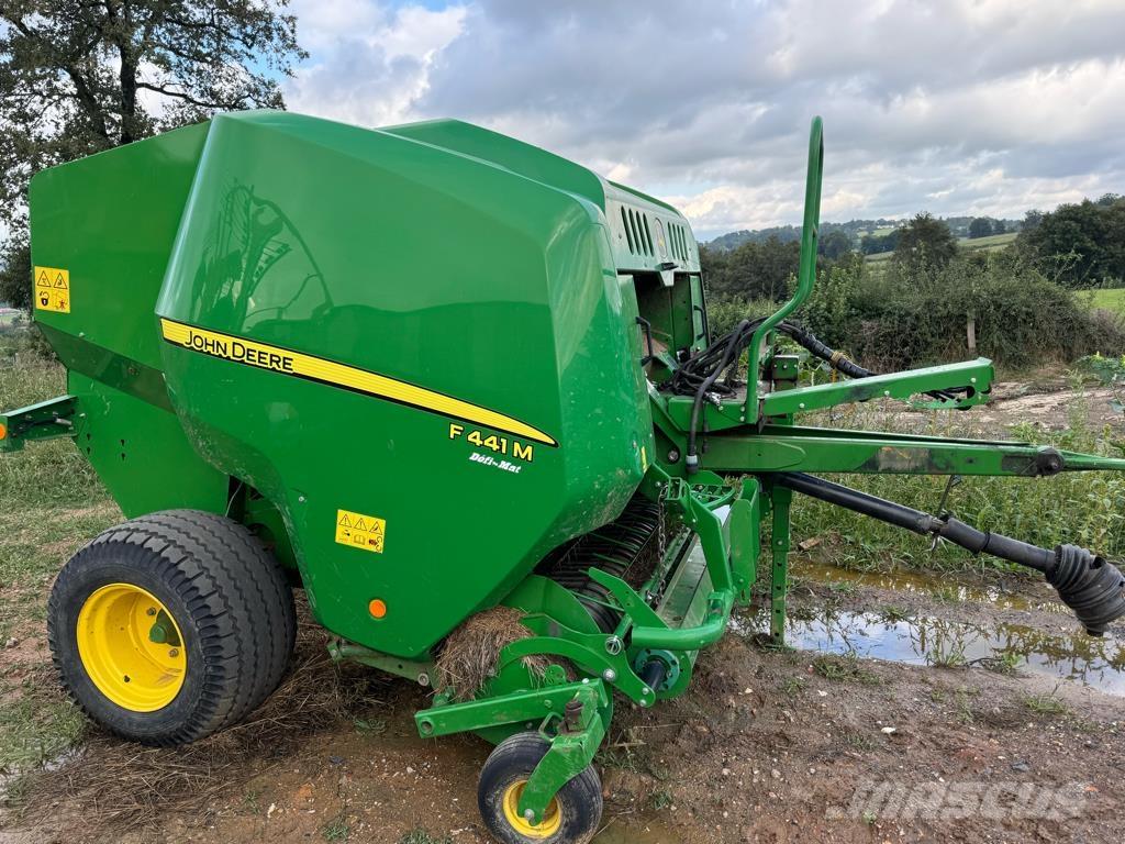 John Deere F441M Ruloonpressid