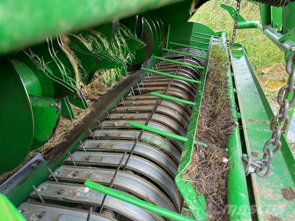 John Deere F441M Ruloonpressid
