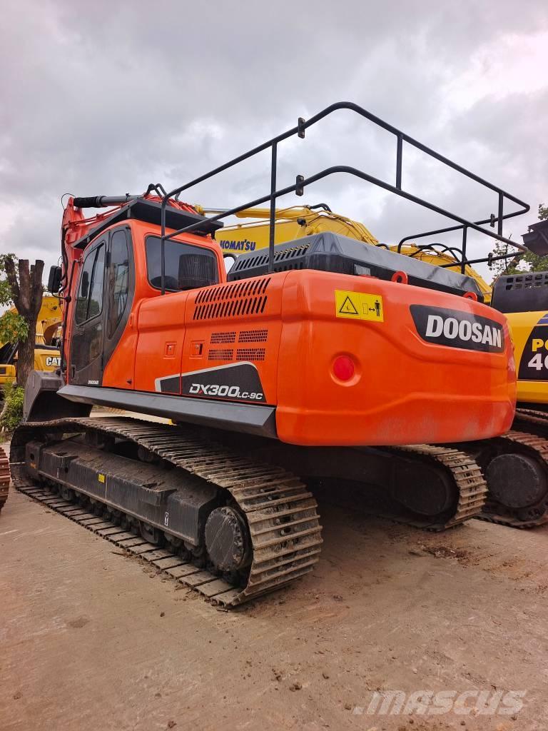 Doosan DX 300LC Roomikekskavaatorid