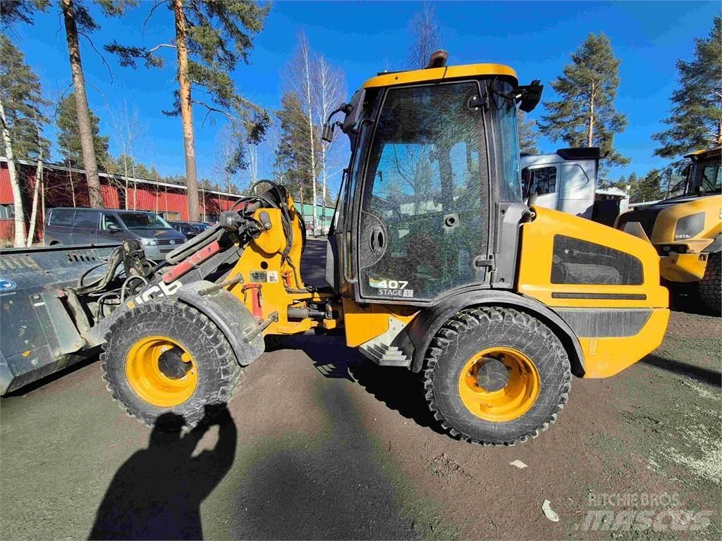 JCB 407 Rataslaadurid