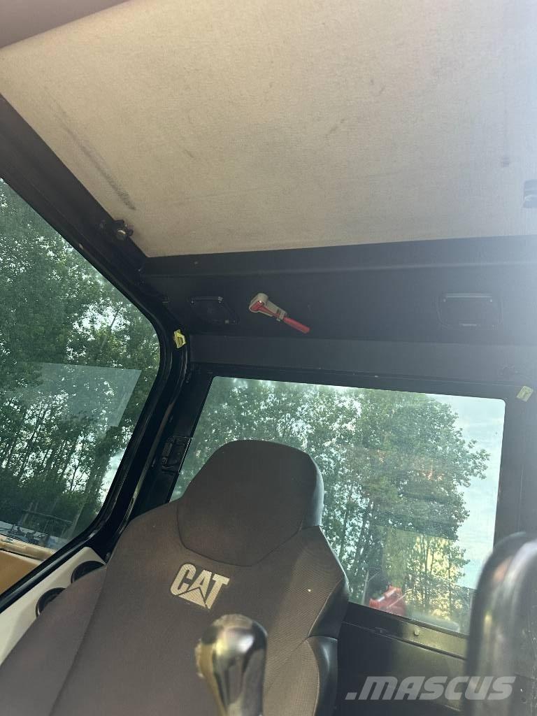 CAT 307E2 Roomikekskavaatorid