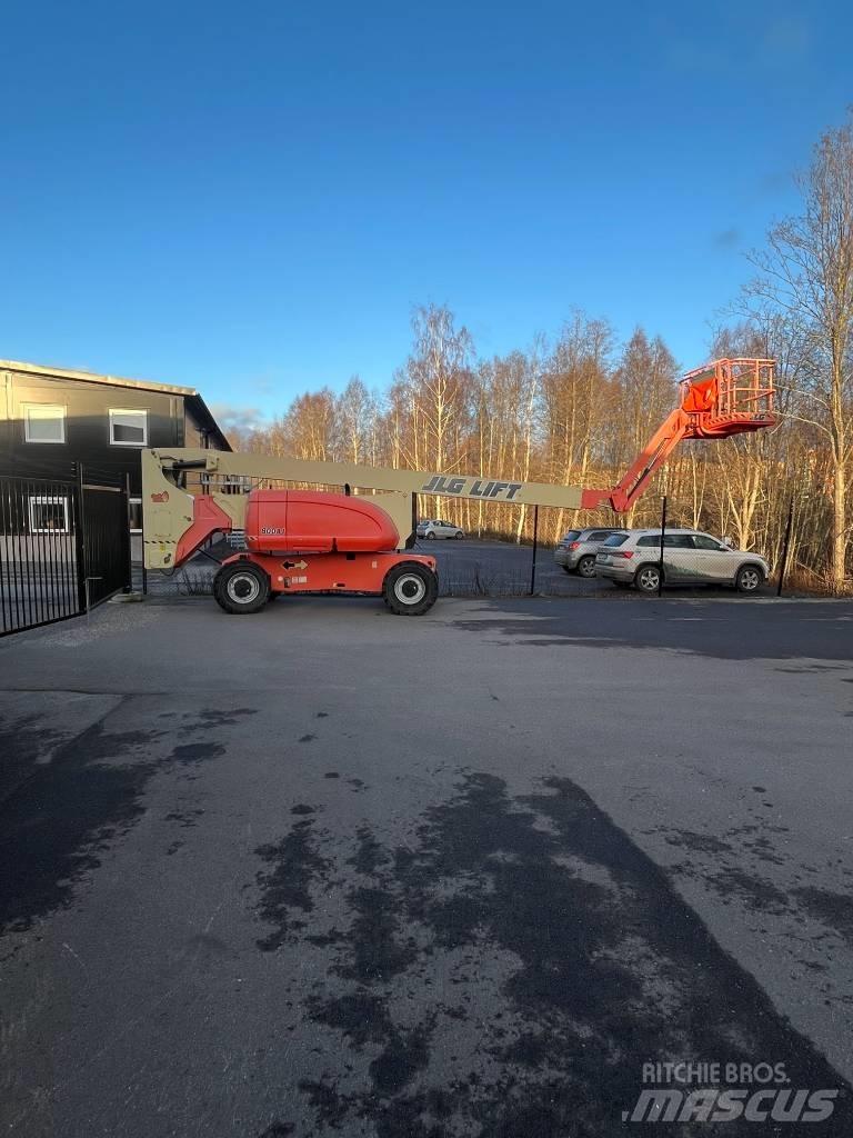 JLG 800 AJ Iseliikuvad poomtõstukid