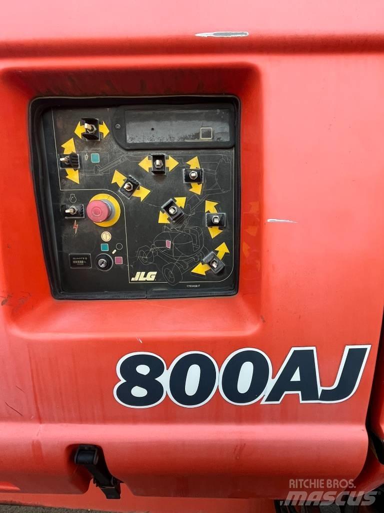 JLG 800 AJ Iseliikuvad poomtõstukid