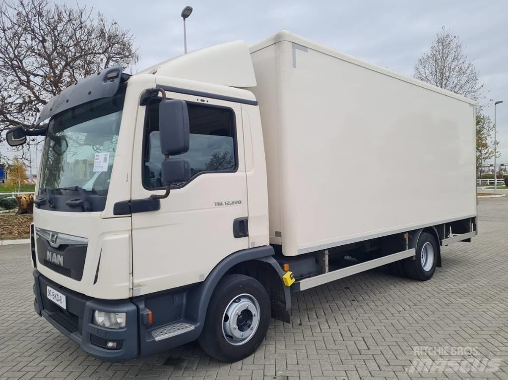 MAN 12.220 / 5.5m / LIFT Furgoonautod