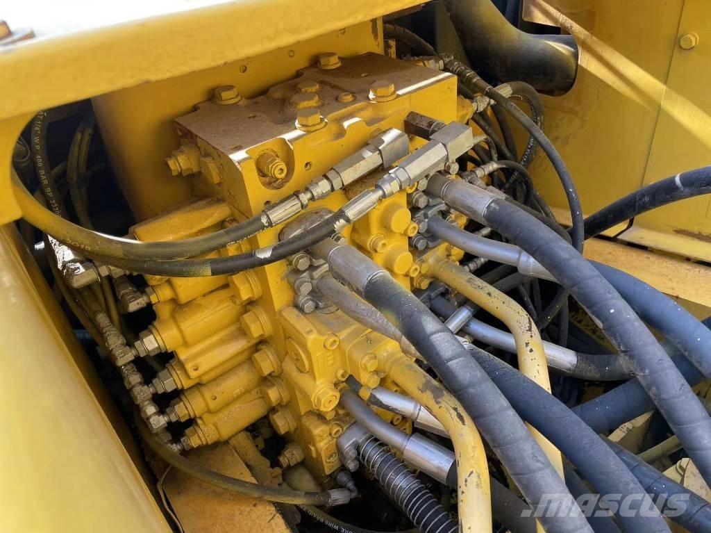 Komatsu PC 220-7 Roomikekskavaatorid