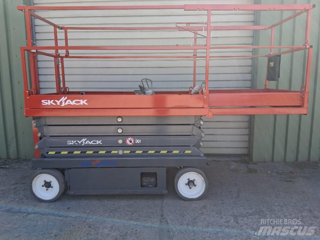 SkyJack SJ III 4626 Käärtõstukid