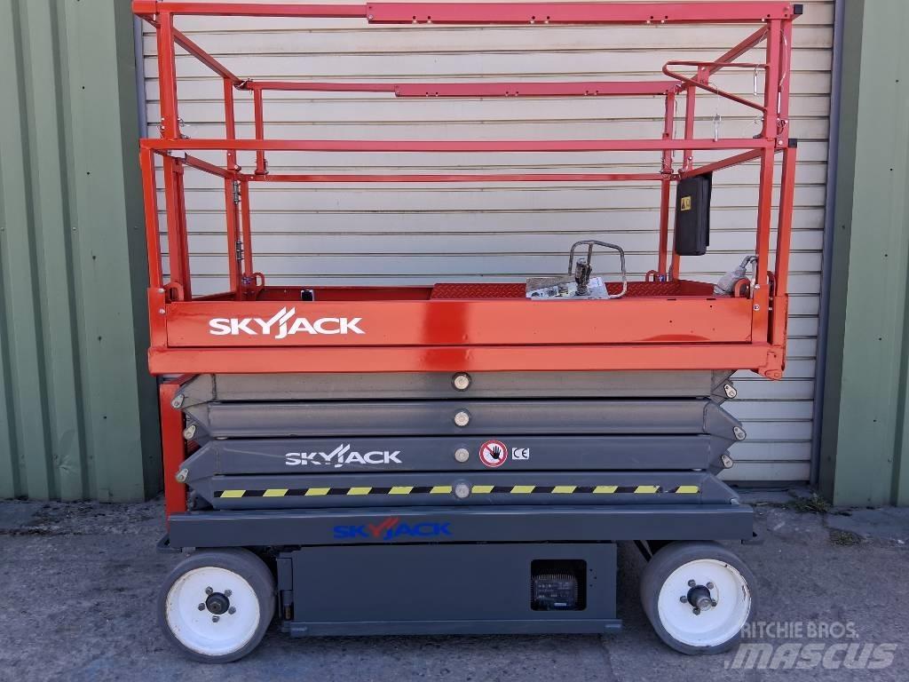 SkyJack SJ III 4626 Käärtõstukid