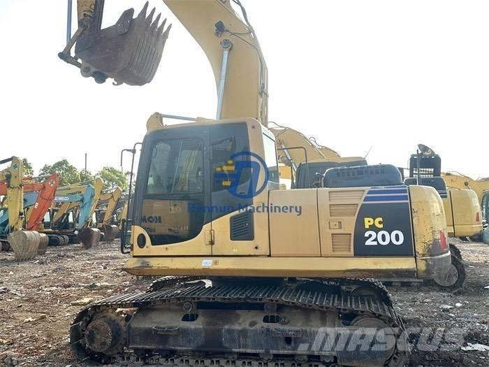 Komatsu PC200-8 Roomikekskavaatorid