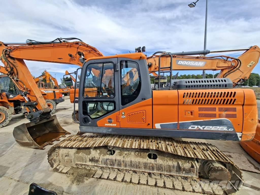 Doosan DX 225 LC-5 Roomikekskavaatorid