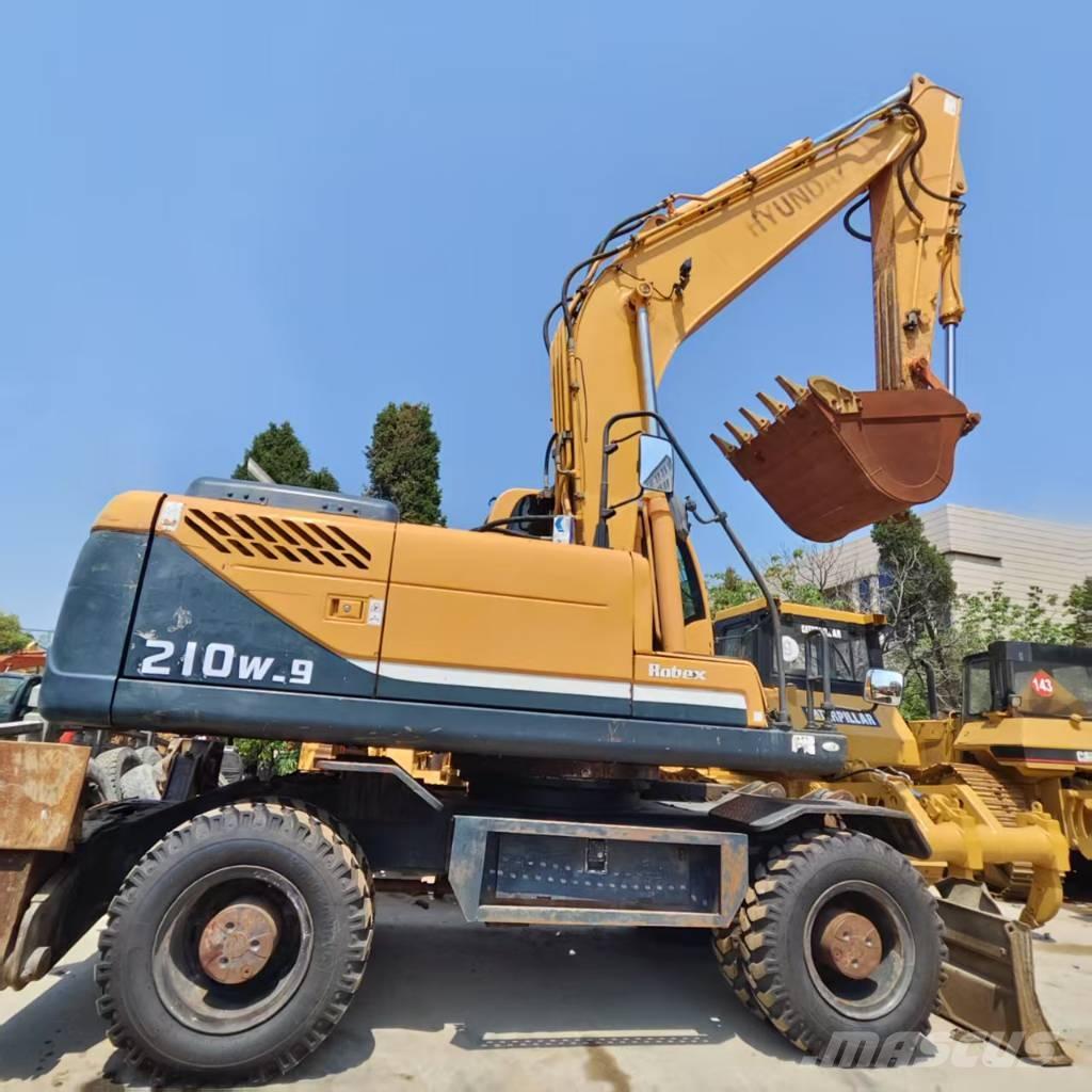 Hyundai R210W-9 Ratasekskavaatorid