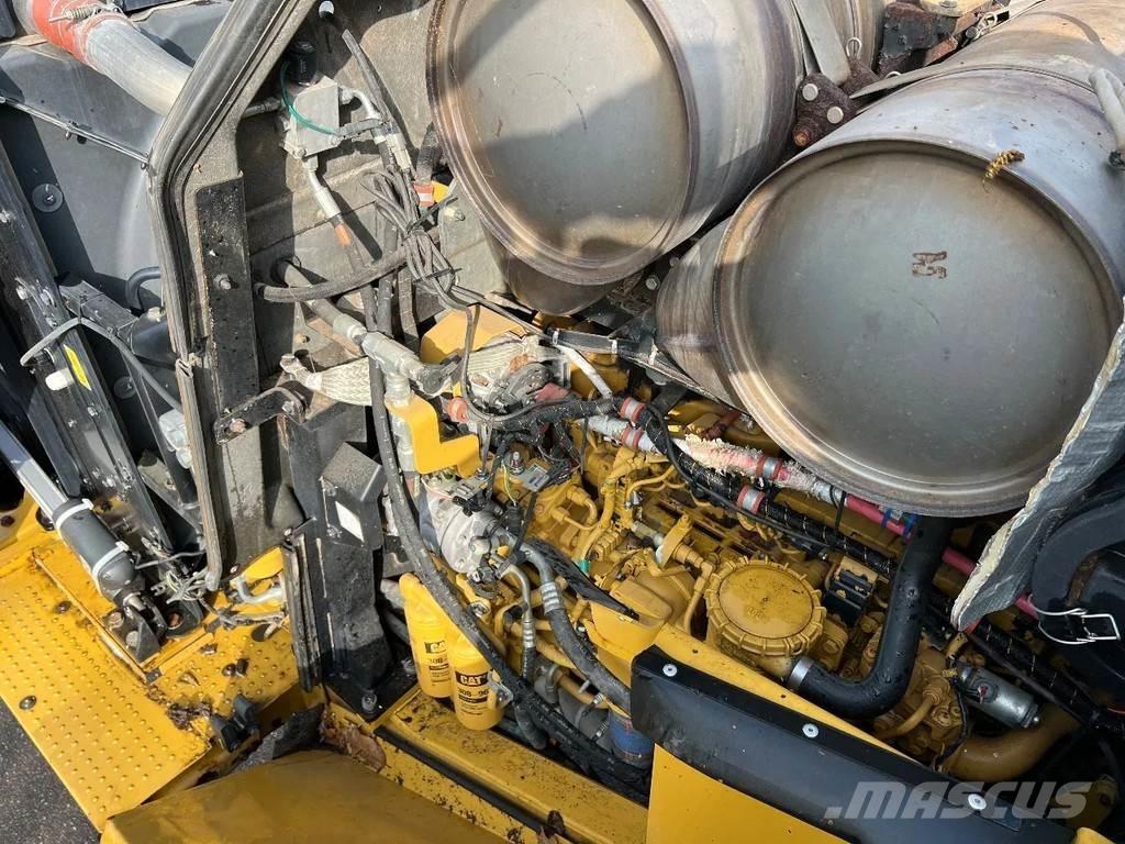 CAT 966M Rataslaadurid