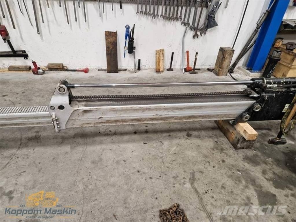 Komatsu 130F Combi Forvarderi kraanad