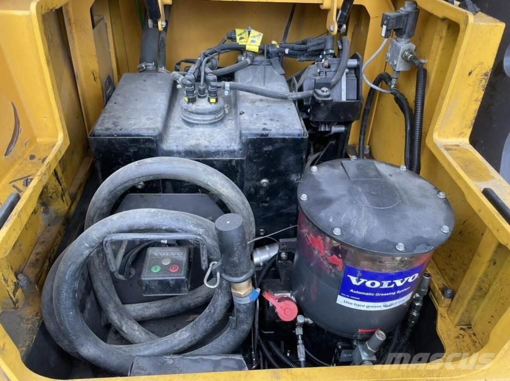 Volvo EC300 E Roomikekskavaatorid