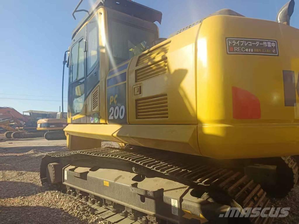 Komatsu PC 200 Roomikekskavaatorid
