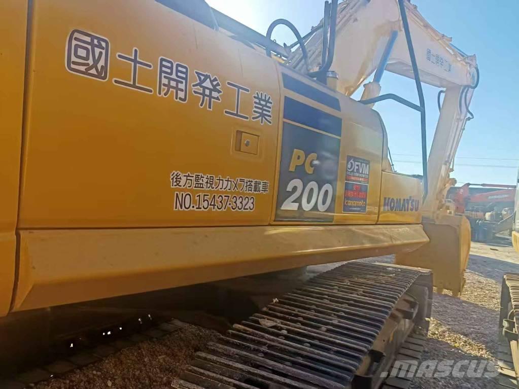 Komatsu PC 200 Roomikekskavaatorid